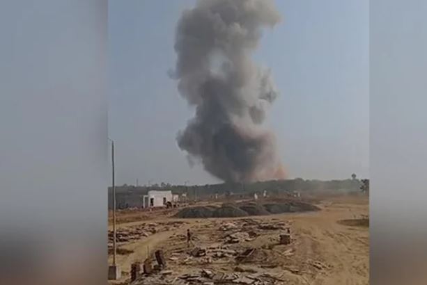 'महाराष्ट्र के भंडारा में सेना की हथियार फैक्ट्री में शुक्रवार सुबह धमाका हुआ | '